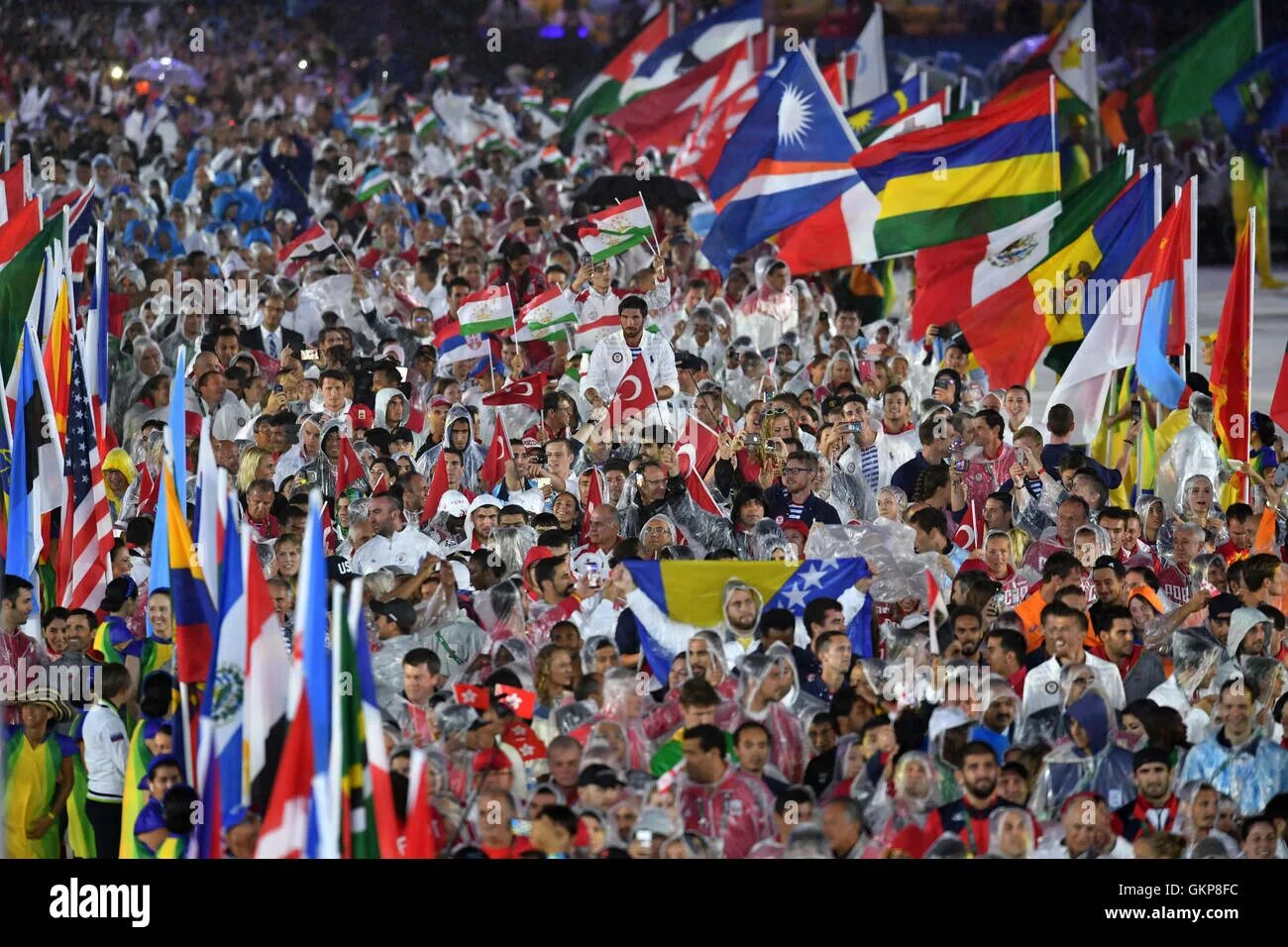 Спортсмены разных стран. Флаги стран Олимпийских игр. Спортсмены из других стран. Парад наций на Олимпиаде.
