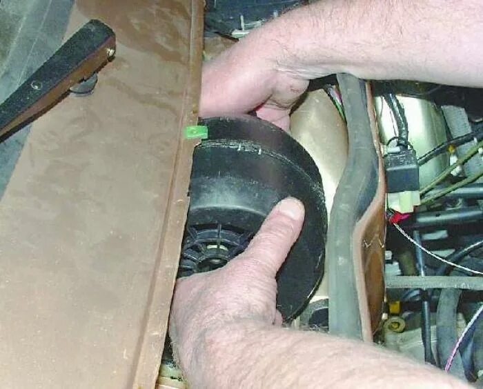 Верхний болт переднего рычага ваз 2106. Как заменить на ваз. Как заменить на ваз. Съемник переднего колеса 2112. Мотор печки 2114.