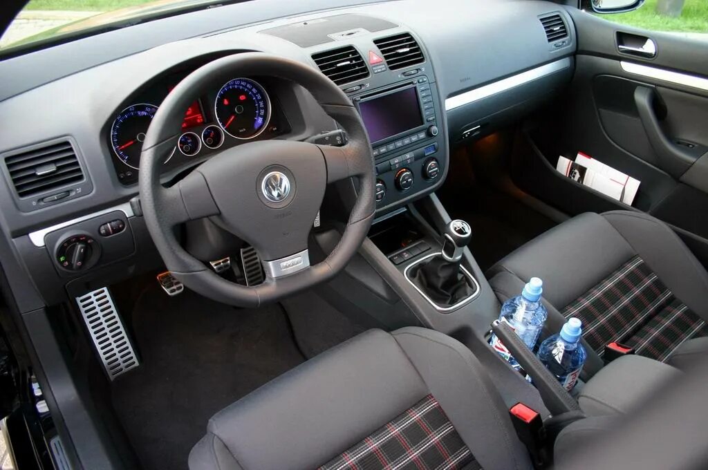 Джетта 5 тюнинг салона Volkswagen Jetta V 2.5 бензиновый 2005 2.5 MPI на DRIVE2