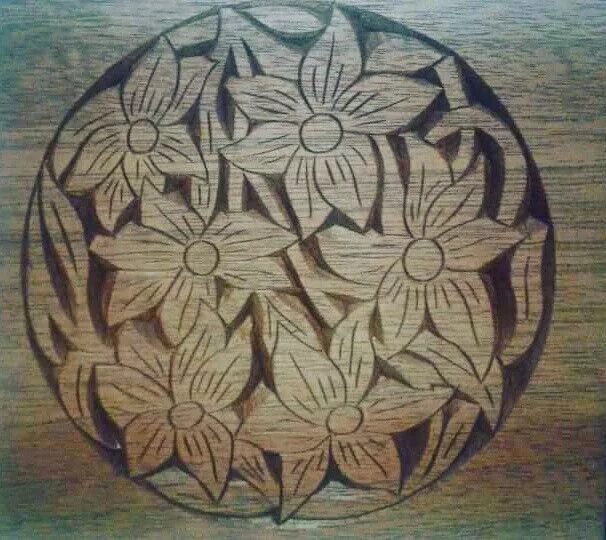 Художественная обработка древесины в технике контурной резьбы. Геометрический орнамент резьба по дереву. Цветы для вырезания по дереву. Геометрическая резьба по дереву эскизы. Орнаменты для резьбы по дереву.