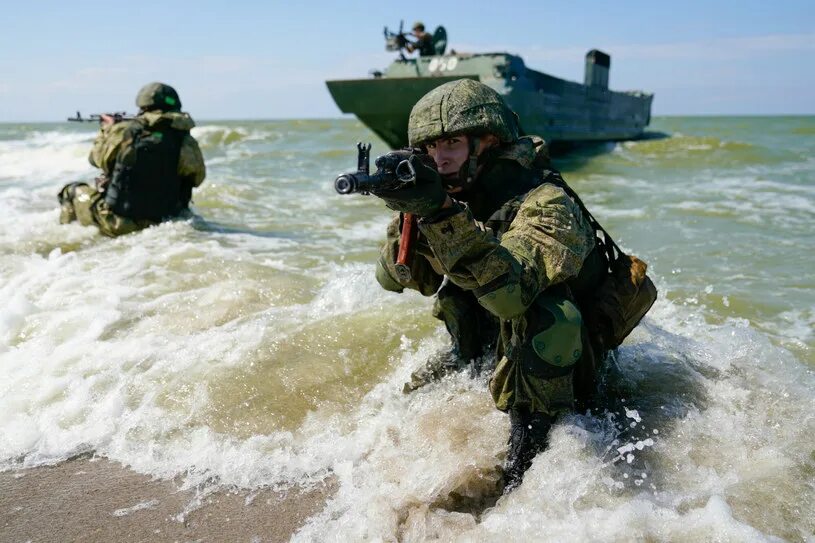 Техника морского десанта. Большой десантный корабль высадка десанта. Улица морского десанта. Высадка морского десанта. Высадка десанта сша учения.