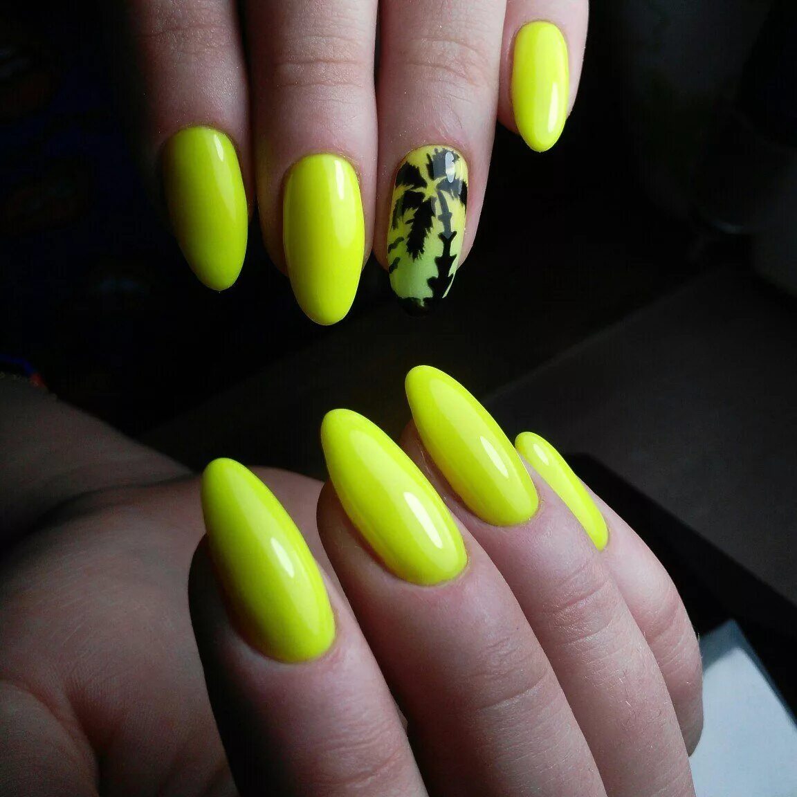 Желтый маникюр. Жёлтые ногти маникюр. Яркие ногти. Ногти яркие летние. Лимонный дизайн ногтей
