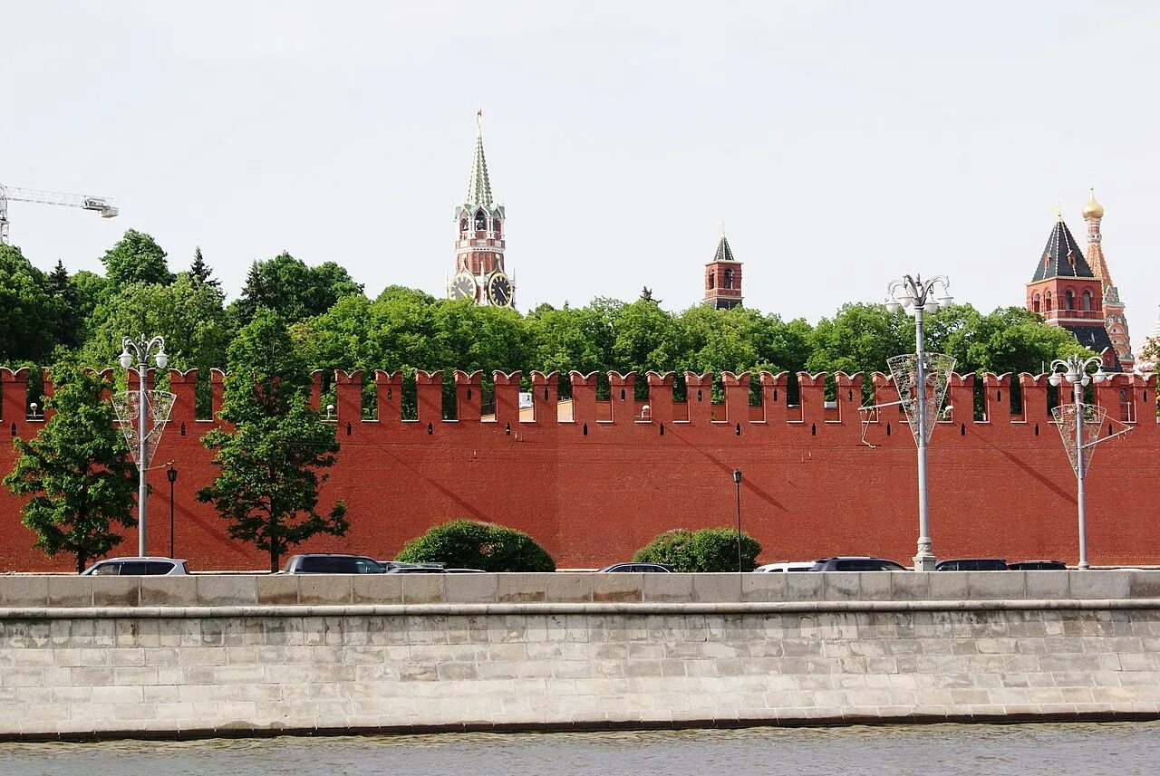 Высота стен кремля. Московский Кремль ласточкин хвост. Московский Кремль стена Ласточкины хвосты. Ласточкин хвост стена Кремля. Кремлевская стена Москва.