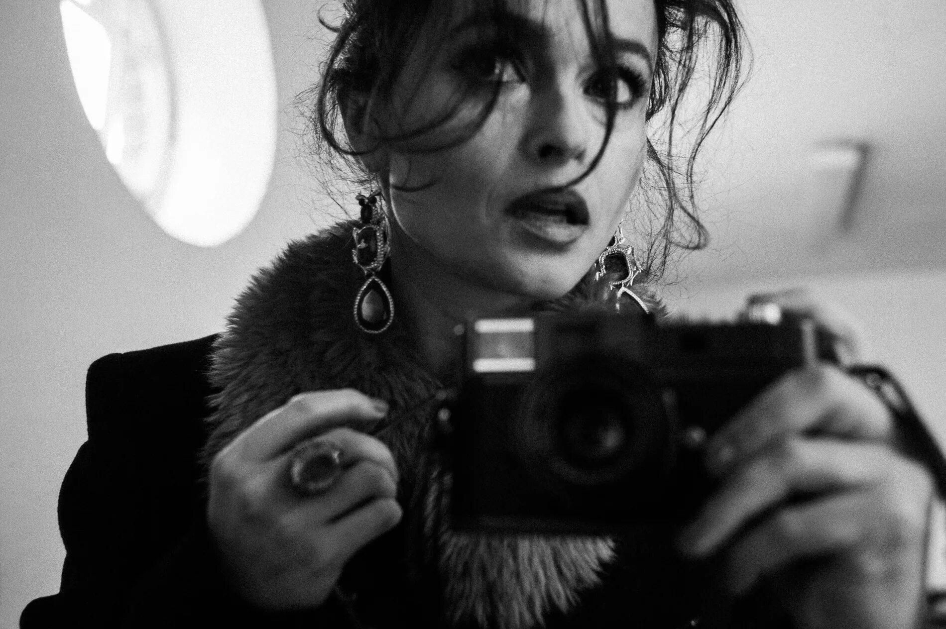 Фотограф 30. Известные люди с фотоаппаратом. Фотограф женщина знаменитые автопортреты. Анри брессон. Лучшие уличные фотографы.