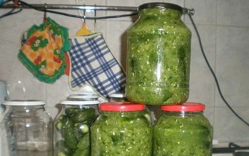 Рецепт как закрыть огурцы на зиму. Огурцы на зиму. заготовки на зиму огурцы. вкусные огурцы на зиму. домашнее закрутки огурцы.