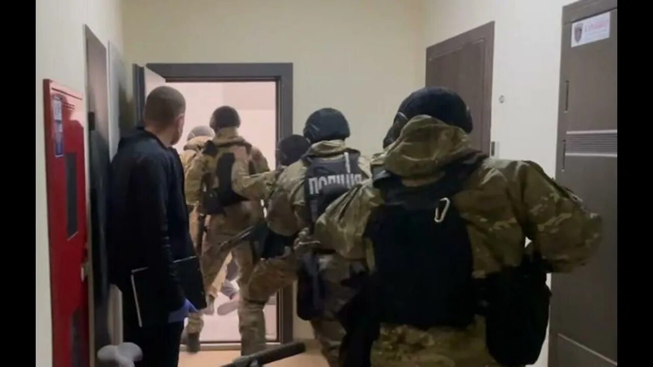 Освобождение заложников. Двое заложников. Двое заложников. Двое заложников. Операция по освобождению заложников.