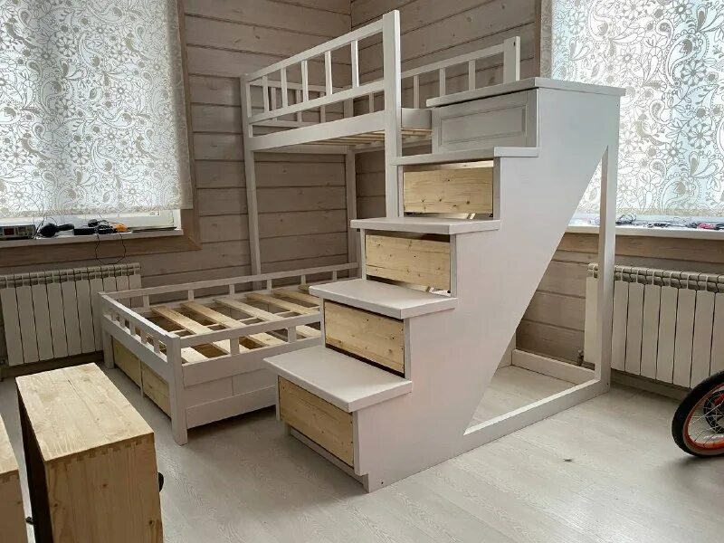 Модульное общежитие. Парящая кровать из поддонов. Собран частично. Фтизиатрический это. Собран частично.