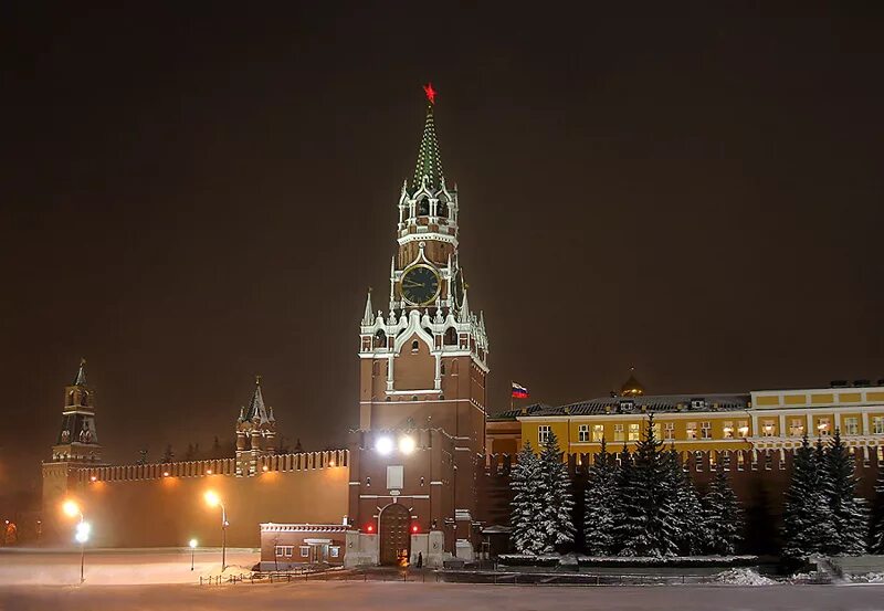 Kremlin обращения. Спасская башня Московского Кремля. Спасская башня Кремля 2022. Спасская башня Московского Кремля зимой. Москва Спасская башня куранты.