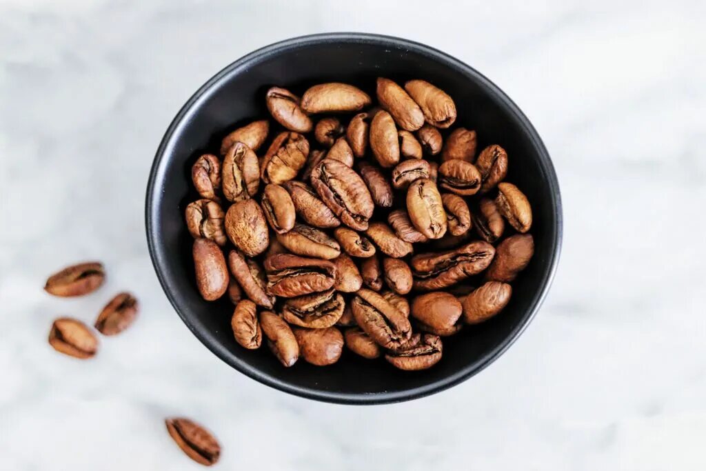 Кофе арабика робуста либерика. Ароматный зерновой кофе. Правильная упаковка кофе в зернах. Кофейные зерна. Как выбрать зерновой кофе.