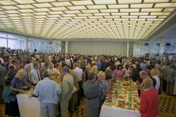 Кремлевский буфет. Столовая в кремле. Кремлевский буфет. Буфет кремлевского дворца фото. Кремлевский дворец съездов буфет.