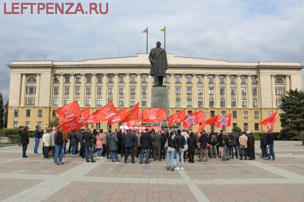 Ленин национальные республики. Митинги в России. Советские памятники в Москве. Памятник Ленин и дети. Агитация КПРФ.