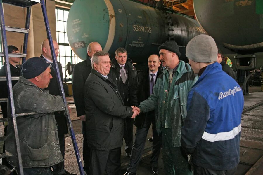 вагондормаш новошахтинск. директор ооо вагондормаш новошахтинск. уваров вагондормаш. вагондормаш новошахтинск. новошахтинск стадион мероприятия.