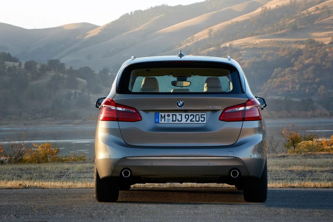 BMW 2er Active Tourer. BMW 2 Active Tourer. БМВ 2 хэтчбек. Новый БМВ 2 Турер.