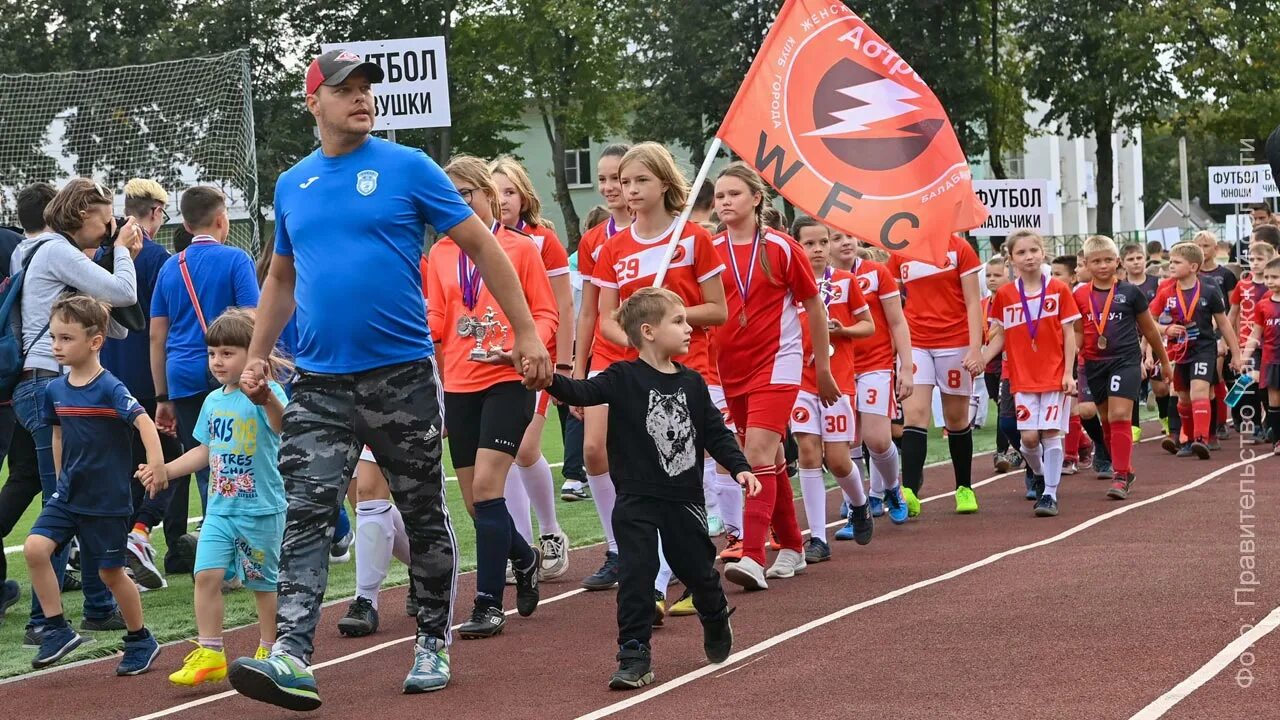 Завтра балабаново. Стадион Балабаново. Открытие стадиона в Балабаново. Балабаново Галелюк. Балабаново стадион им Галелюка.