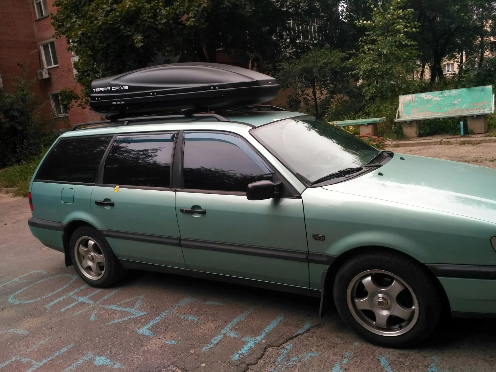 Volkswagen passat b4 универсал. Фольксваген б3 б4 универсал. Фольксваген б3 багажника на крыше. Багажник на крышу пассат б3. Фольксваген пассат б3 седан.