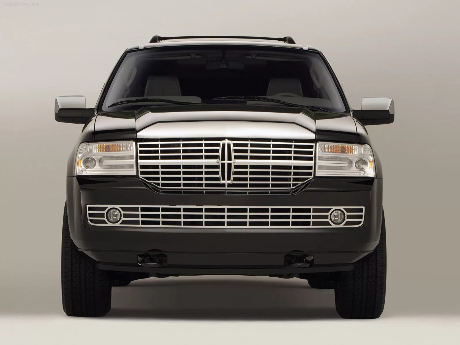 Автомобиль на л. Lincoln Navigator 2021. Lincoln Navigator 2007. Lincoln Navigator 3. Linkoln Navigator 3 поколение.