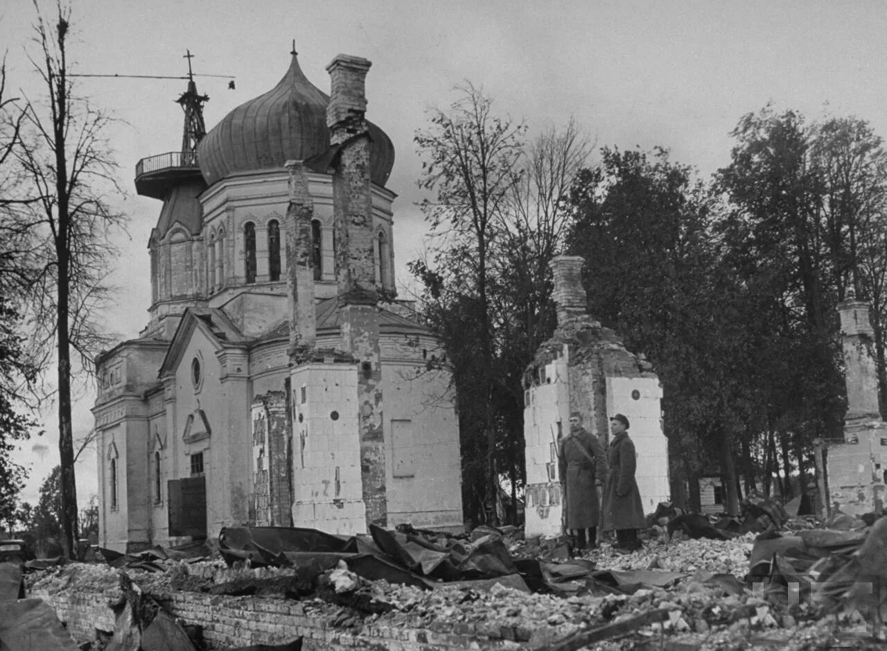 Православная церковь в великую отечественную войну. Ельня воскресенская церковь 1941. церковь ельня смоленская область. воскресенская церковь ельня смоленской области. церкви в г ельня смоленской области.
