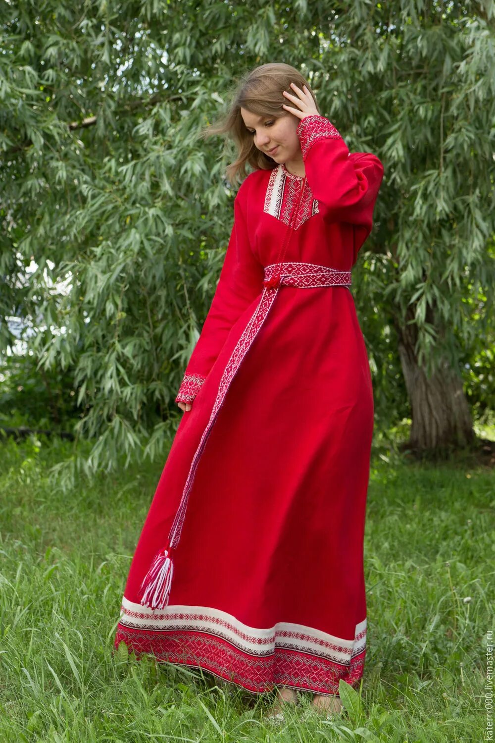 Славянские платья. Славянские платья и сарафаны. платье в русском народном стиле. платье в фольклорном стиле. славянский сарафан.