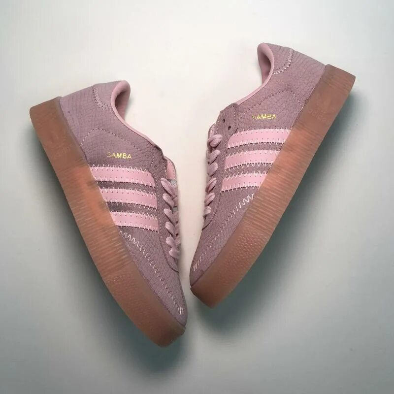 Адидас самба розовые. Adidas Samba Pink. Кроссовки adidas женские розовые Samba. Adidas Samba женские розовые. Адидас Самба женские.