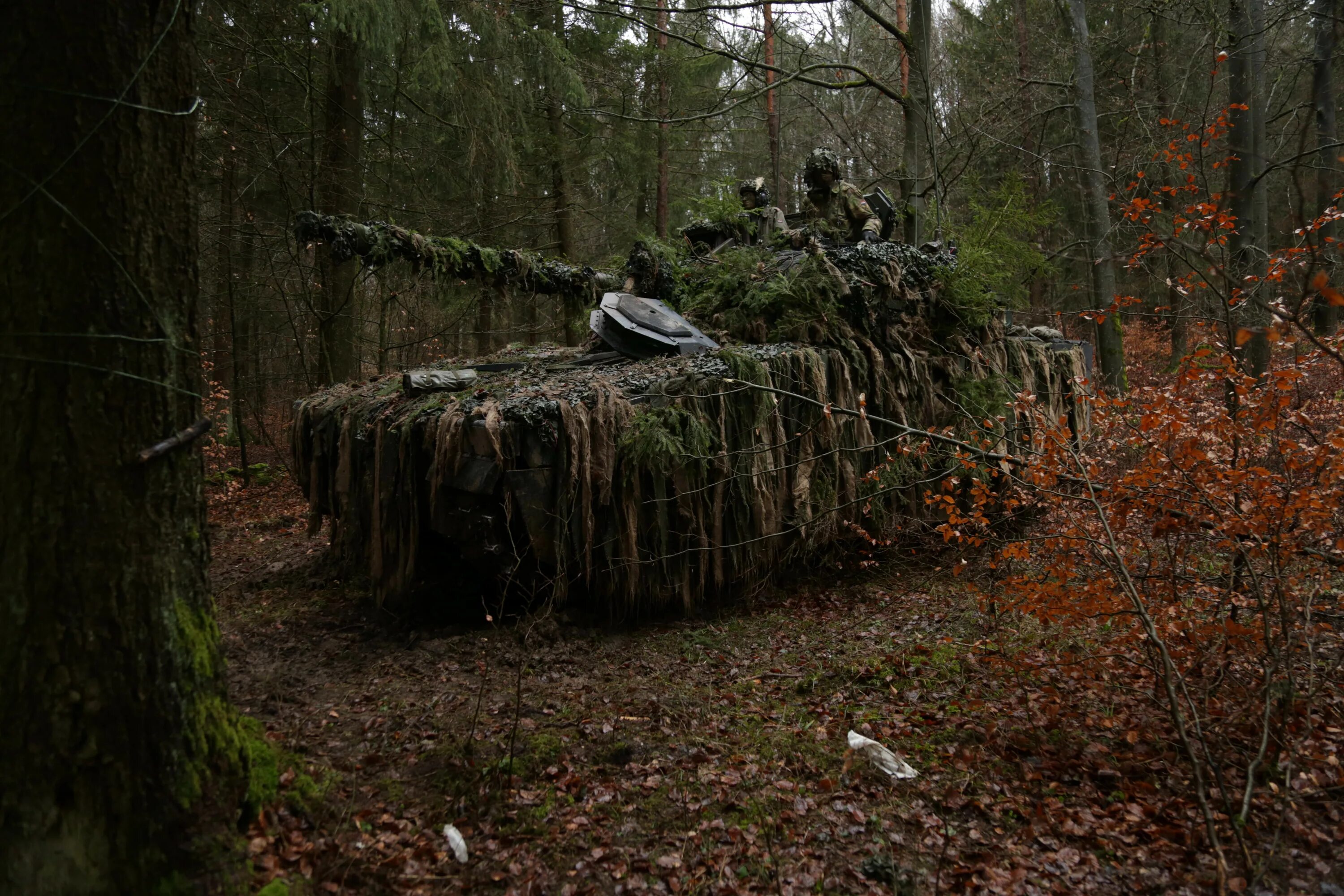 Маскировочная сеть мкт-2л лес. Замаскированный объект. Маскировочная сеть мкт-2п. Урал маскировка. Мкс-2м маскировочная сеть.