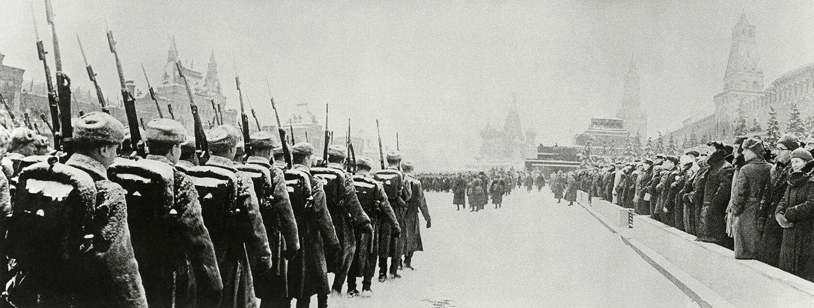 Марши во время войны. Парад 7 ноября 1941. Парад 7 ноября 1941 года в Москве на красной площади. Битва за Москву парад в Москве 7 ноября 1941 г. Ноябрьский парад в Москве 1941.