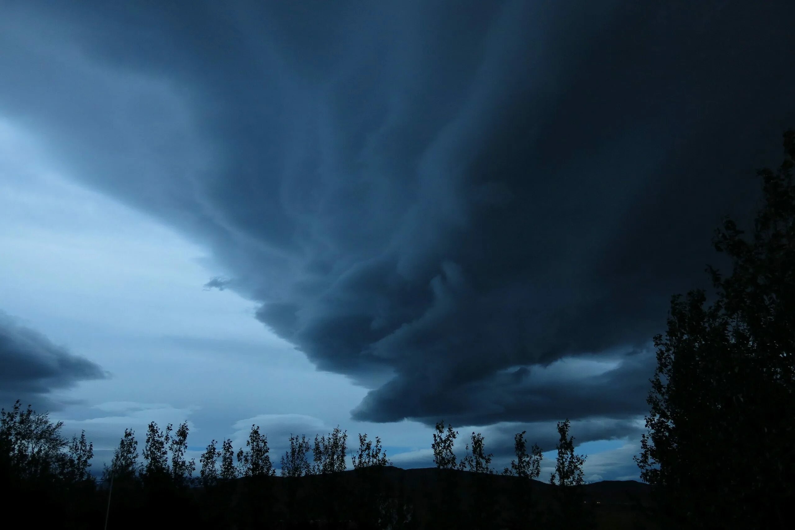 Штормовая погода в москве. Кажется надвигается шторм. Stormy weather. Штормовая погода. Штормовая погода картинки.