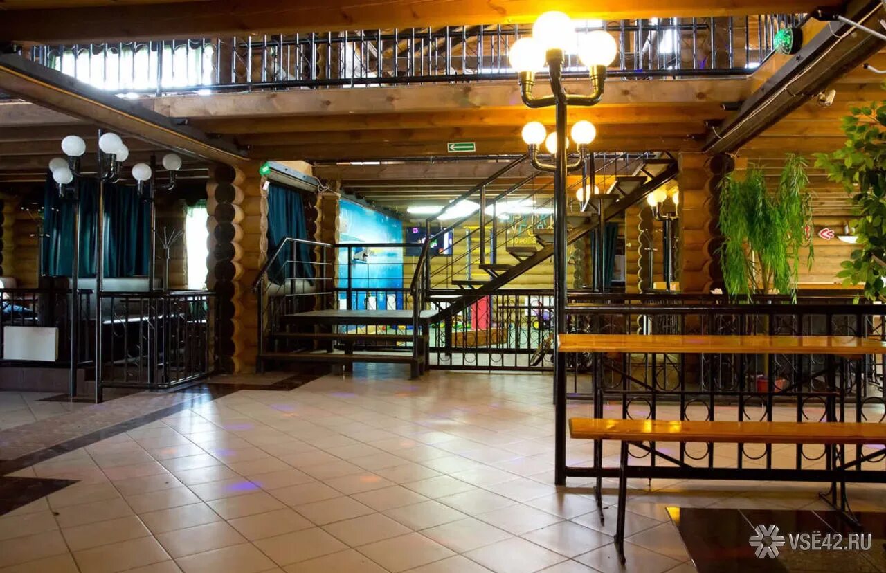 Spending an evening in a cafe "At Petrovich" with a huge selection of dishes and