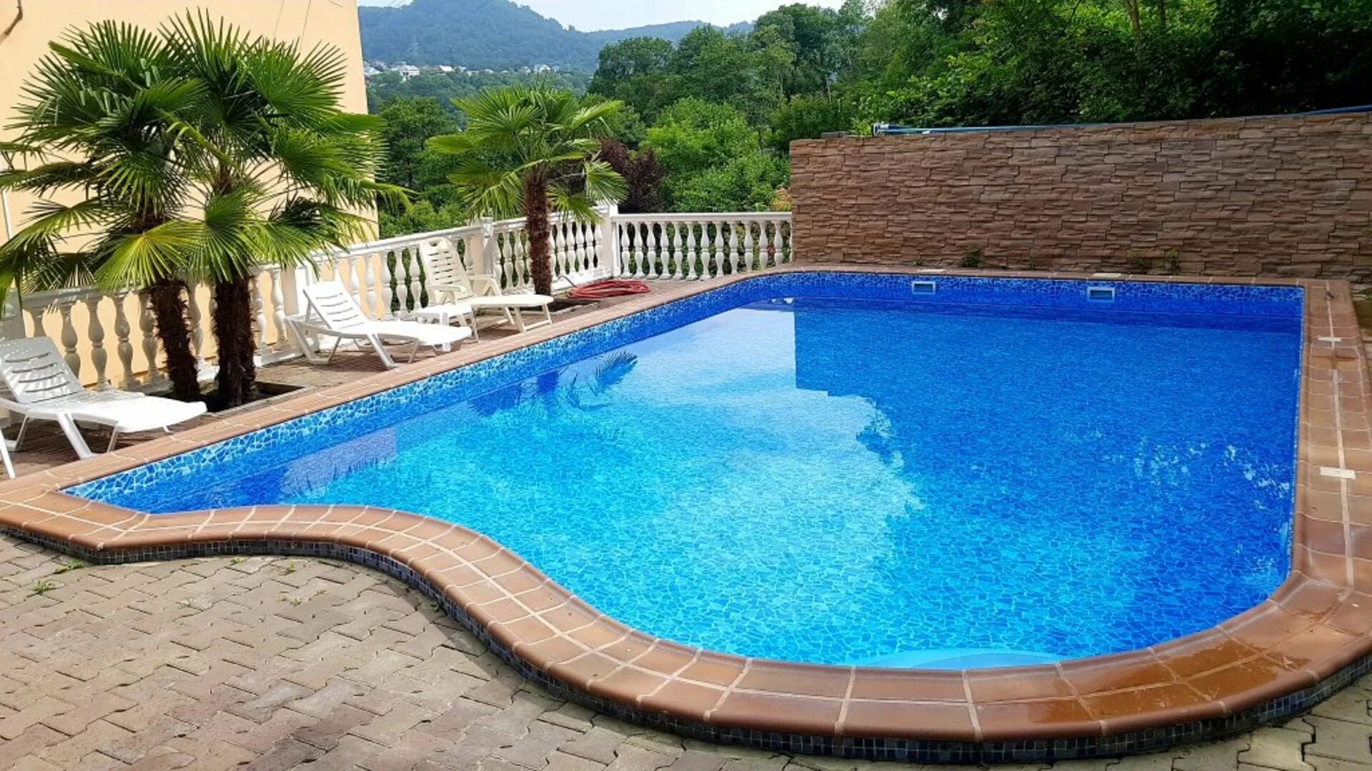 Голубая лагуна сочи гостевой дом. Сочи даниэль гостевой дом. Лоо. Лоо с бассейном. Пансионат сокол лоо.