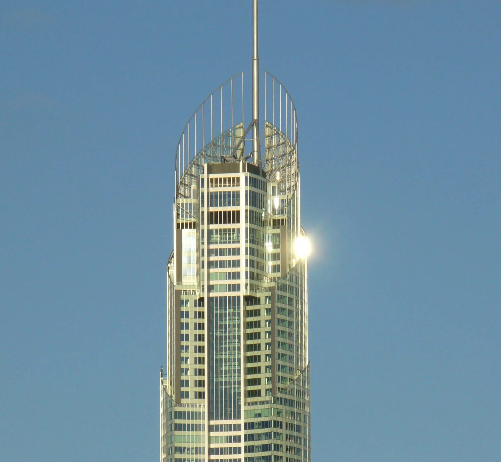 «Q1 Tower» в Голд-Кост. Небоскреб q1 Tower (Queensland number one. Q1 Tower в Австралии. Самый высокий небоскреб в Австралии.