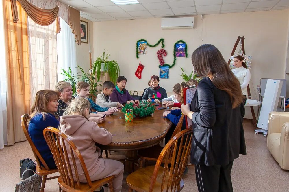 Эмблема родительского клуба. Клуб родительских встреч. Родительский центр семья. Родительская школа. Ужурский центр семьи.