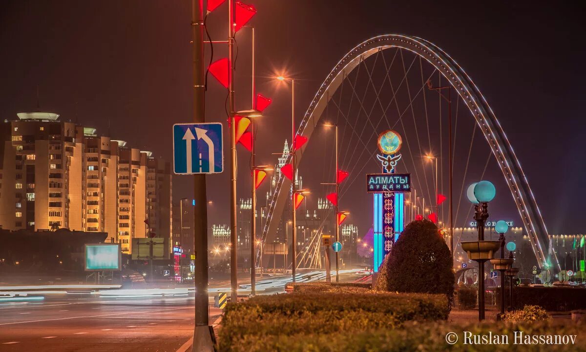 Астана куда можно сходить. Астана парк. Астана ночью. Астана парк ночью. Астана зимой ночью.