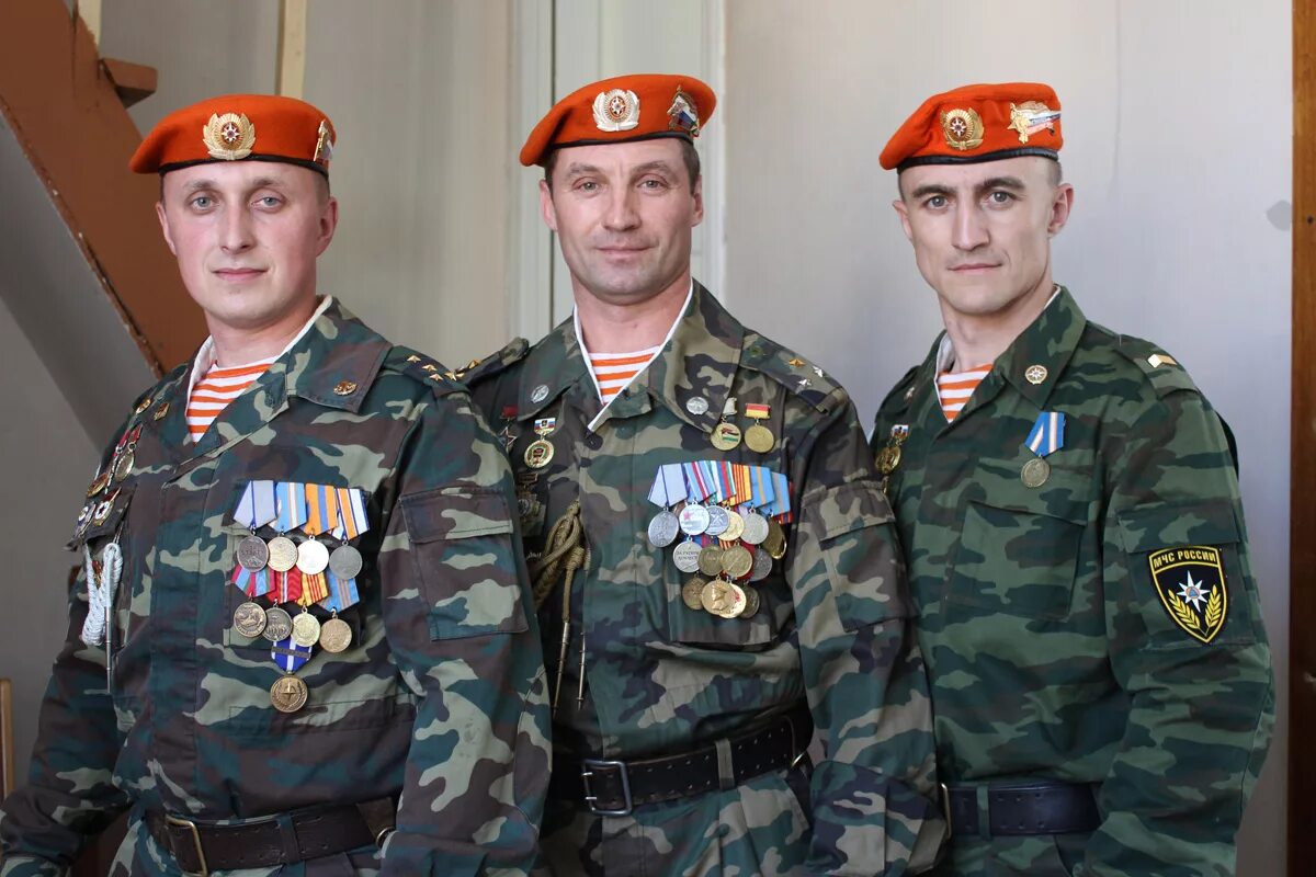 лагутенко в армии. уральские пельмени в квн 1995. кто где служил из уральских пельменей. кто служил из уральских пельменей. уральские пельмени солдаты.