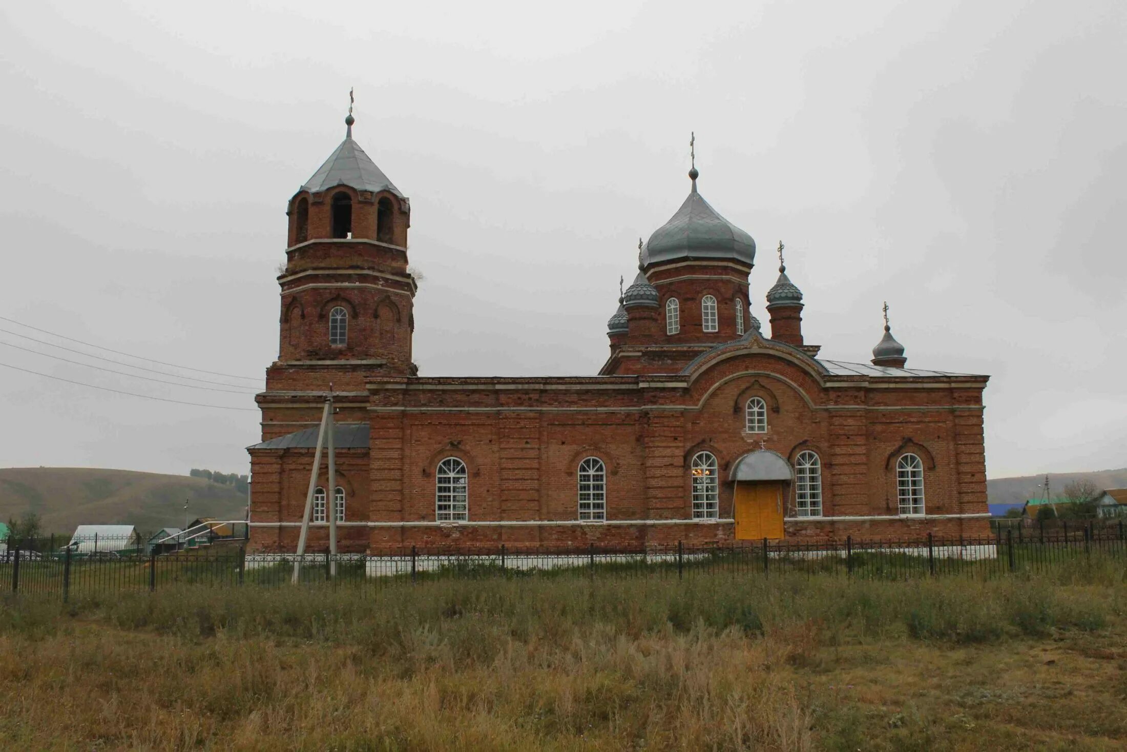 Погода оренбургском районе поселок. Храм села Зобово Шарлыкского района. Шарлыкский район Зобово Церковь. Село Зобово Оренбургская область. Новоникольское Шарлыкский район Оренбургская область.