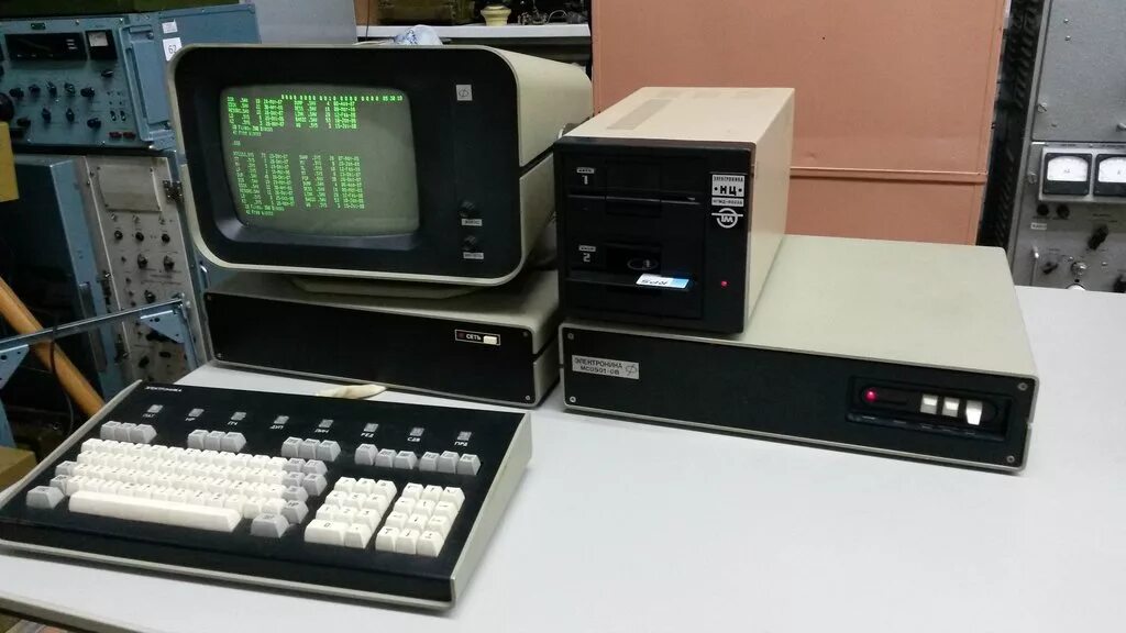 См1820мву-116. Эвм м-1 брука и рамеева. Брук автоматическая цифровая вычислительная машина м-1. Эвм м-1 брука и рамеева. Hyper pc syclone 2.