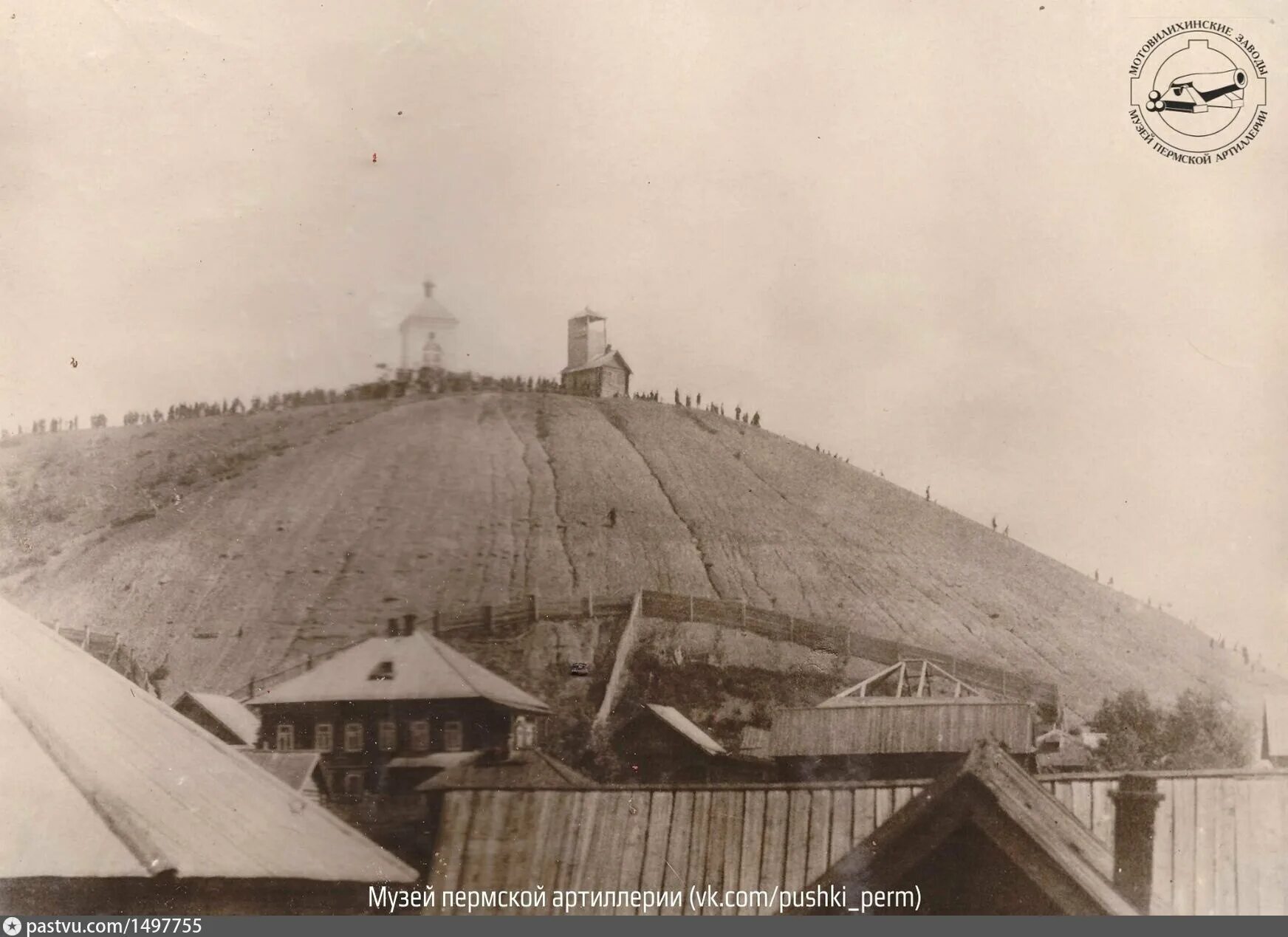 Гора на 1905 года пермь. В 1920 году на вышка в мотовилихе. Вышка 2 мотовилиха. Фото дореволюционной перми. Молот памятник пермь.