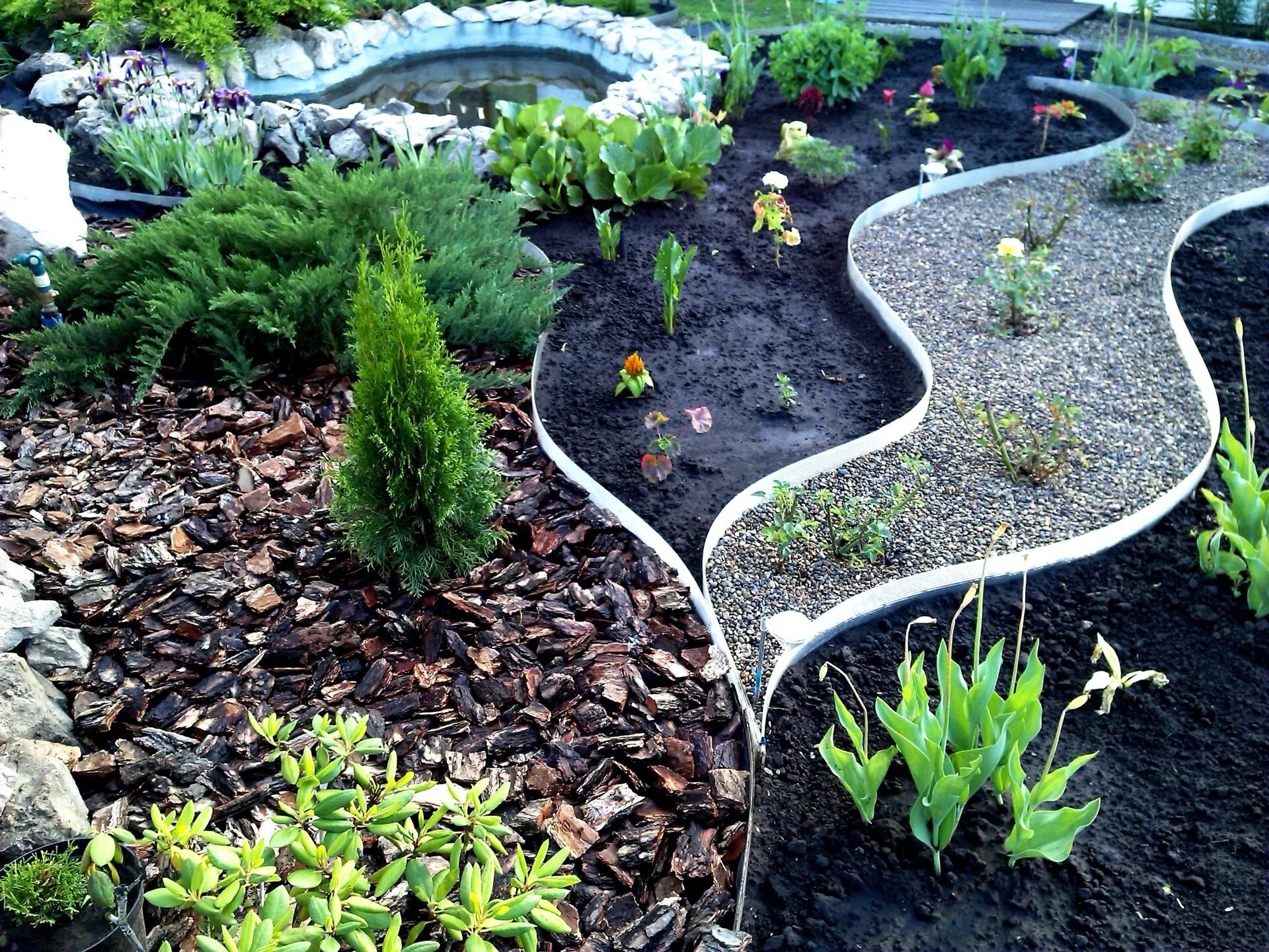 Elegant Metal Edging Offering Modern Solutions for Low Maintenance Yard Landscap