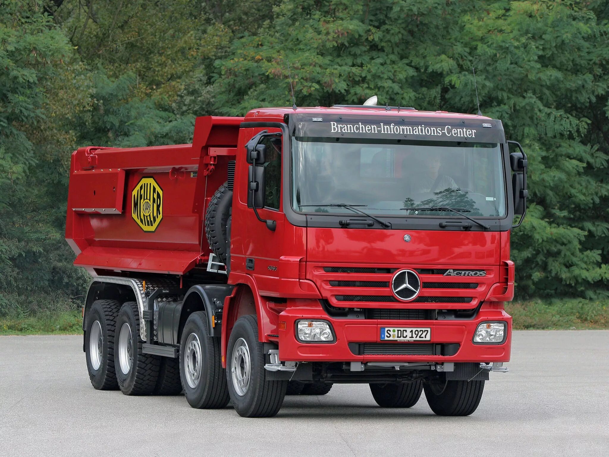 Грузовой автомобиль mercedes. Мерседес Бенц Актрос самосвал. Mercedes-Benz Actros 4144. Тягач Мерседес Бенц Актрос. Mercedes Benz Actros 2007.