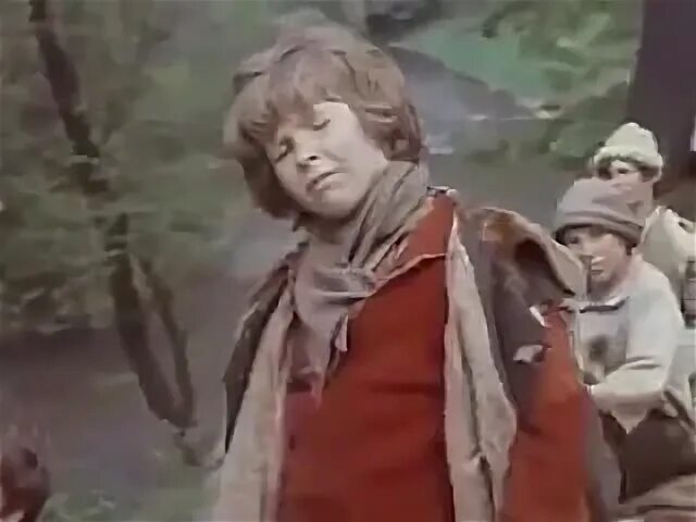 Песня подайте христа ради червонец золотой. Песня у курского вокзала стою я. Губки бантиком бровки домиком. Подайте христа ради. У курского вокзала стою я молодой слова.