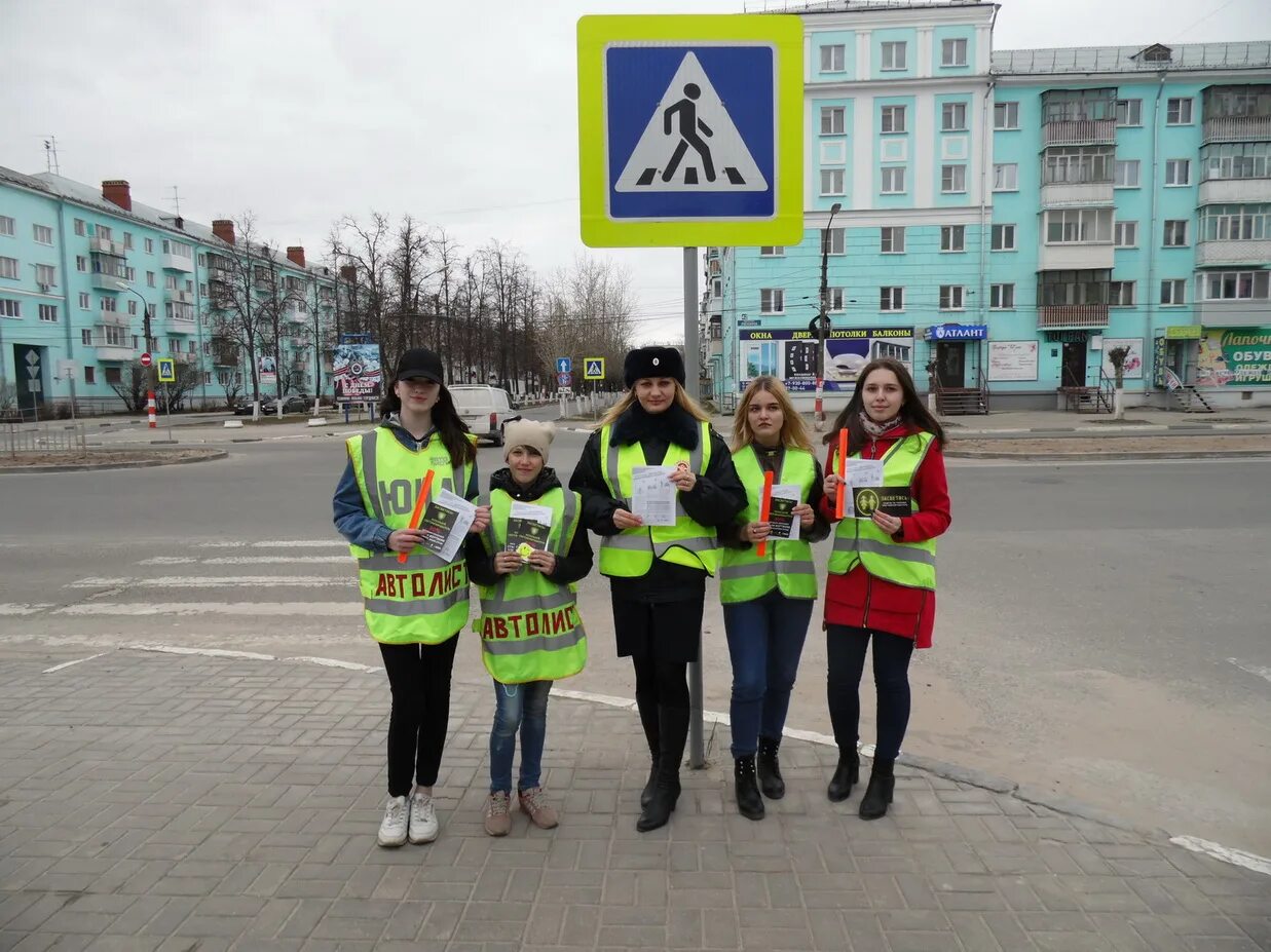 Гибдд в дзержинском. Инспектор ГАИ Дзержинск. ГАИ Дзержинск сотрудники. Инспектор ГАИ Лебедев Дзержинск. Инспектор ГИБДД Дзержинск Лебедев.