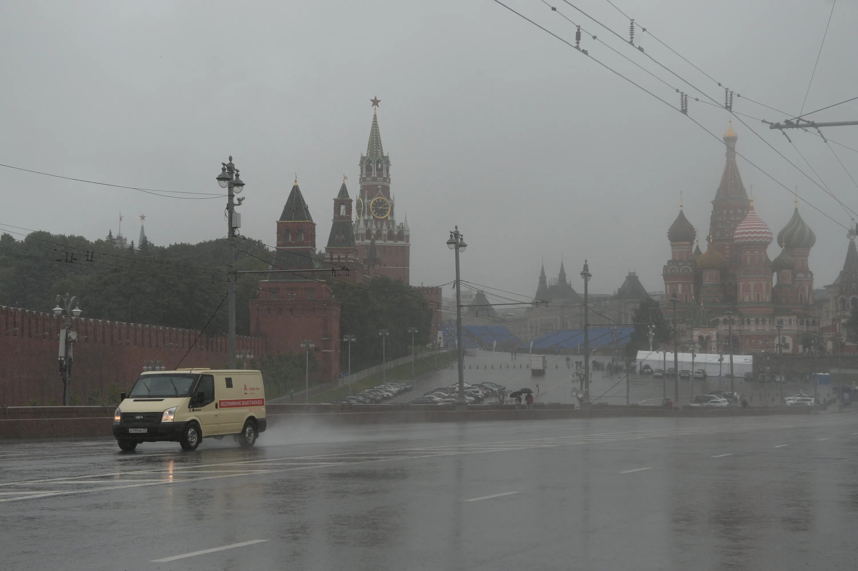 Дождь в реальном времени москва. Фото Москва после сильного дождя.