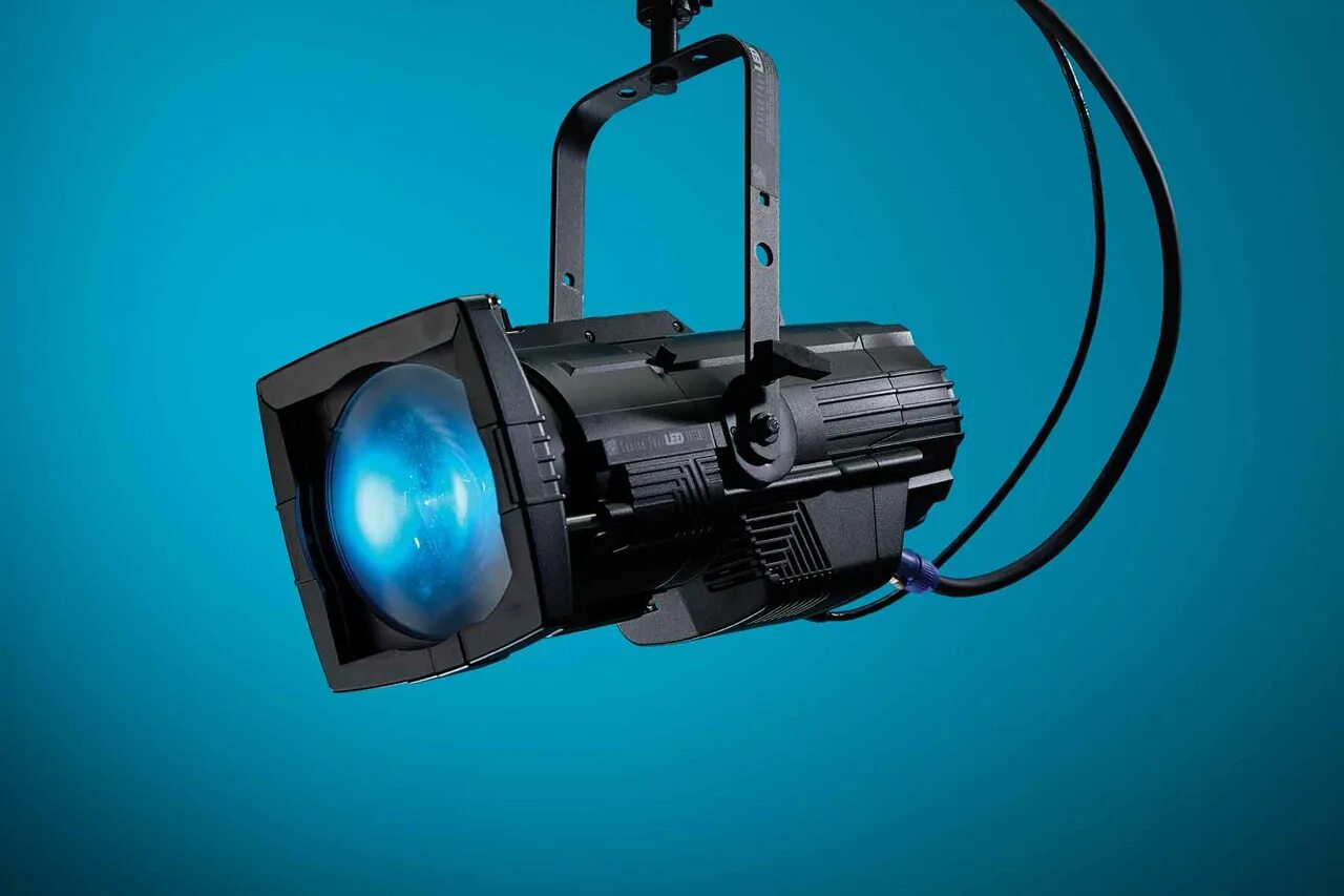 Involight superspot210 led прожектор source four par. Профильный прожектор etc source four Jr 50°. KL Fresnel 6 прожектор.