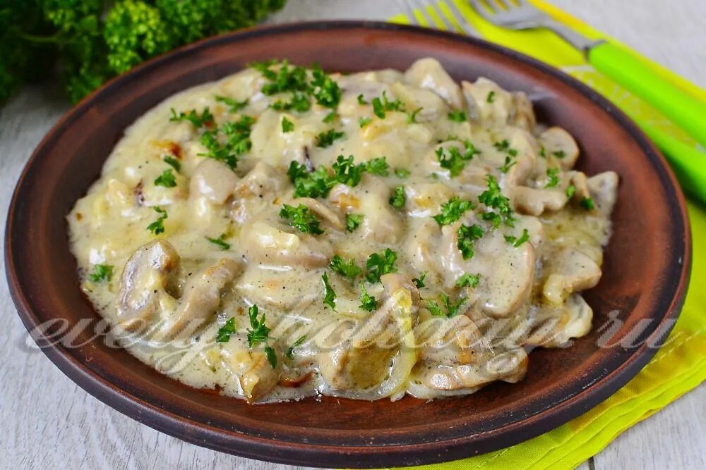Почки тушёные с луком в сметане. Почки в сметане рецепт. Почки по русски фото. Почки в сметане рецепт. Видео рецепты приготовления почек.