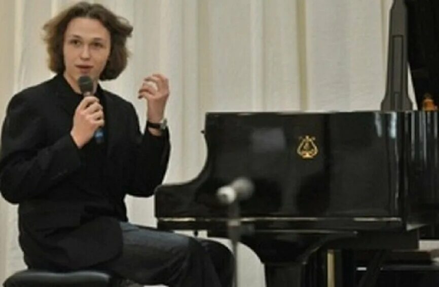 Пианист сын никаса сафронова. Пианист сафронов. Пианист сафронов. Пианист сафронов. Пианист сафронов.
