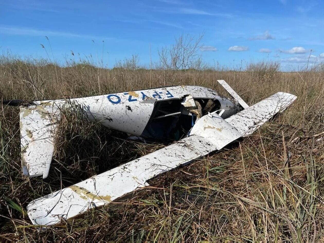 Загадка на логику про кирпич. Загадка про самолет и кирпичи. Катастрофа ан-24 в бугульме. Математические шутки загадки. Загадка на логику про кирпич.
