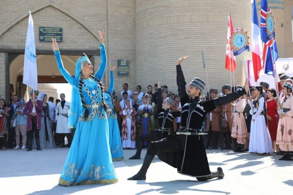 Азербайджанский национальный танец. Национальные танцы Азербайджана. Азербайджанский народный танец. Азербайджанский ансамбль. Танцы азербайджана