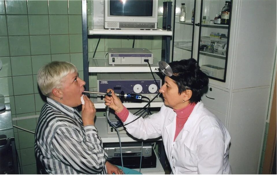 Лечение голосовых. Ларингоскопия эндоскопия. Эпифаринго ларингоскопия. Фиброларингоскопия гортани.