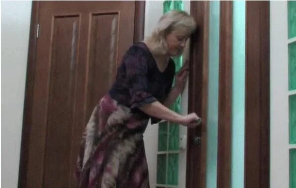 Подглядывание сын маму. Молодая соседка. бабушка соседка. русские мамы хотят своих сыновей.