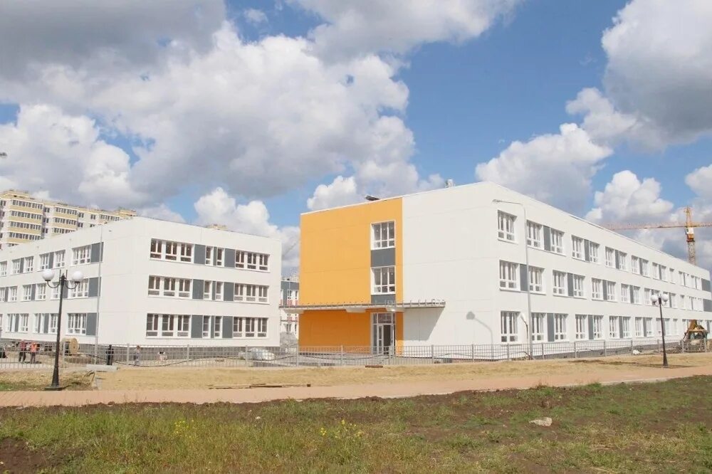 Новая школа на левом берегу омск. Гимназия 3 новосибирск стройка. Шестая школа красный сулин. Новая школа в красном абакане. Абакан школа 32 новая.