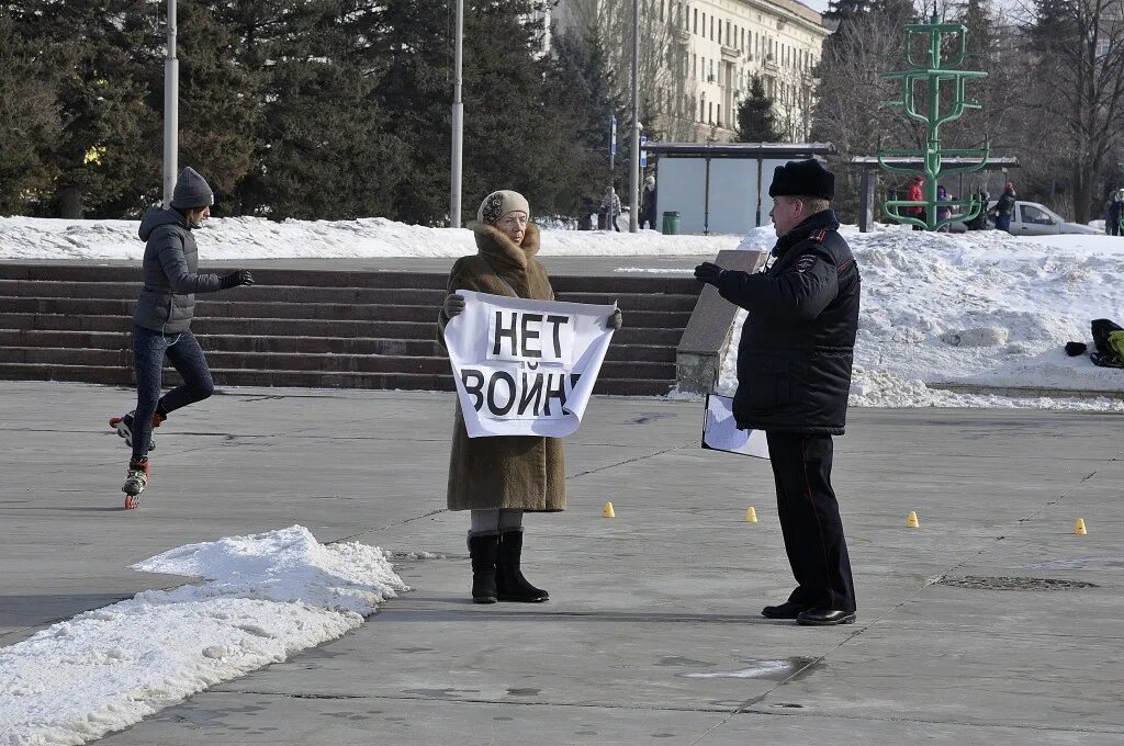 Антивоенные протесты. Антивоенные пикеты. Антивоенная акция в Самаре. Антивоенные демотиваторы.