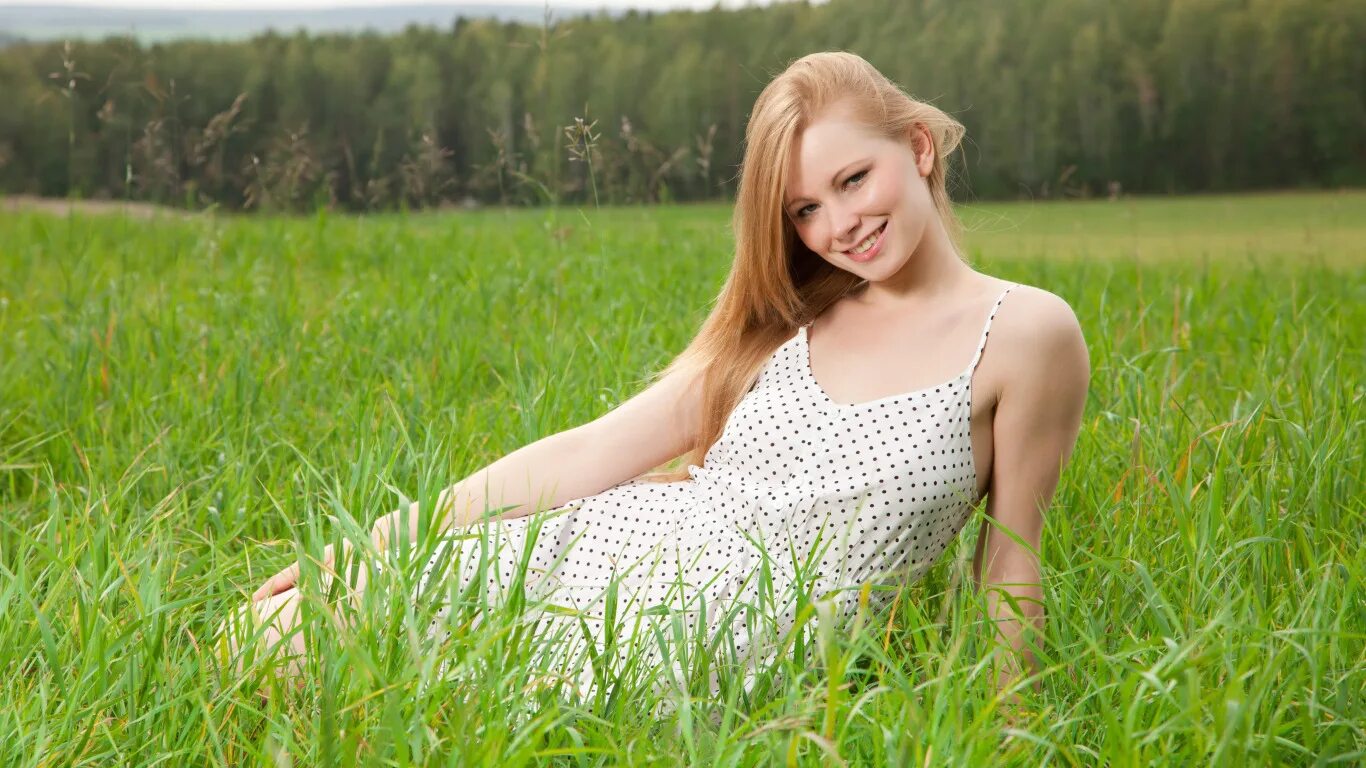 Катя форест модель. Фотосессия на природе летом девушка. Кирстен форест. Nika nikola. Фотосессия девушки.